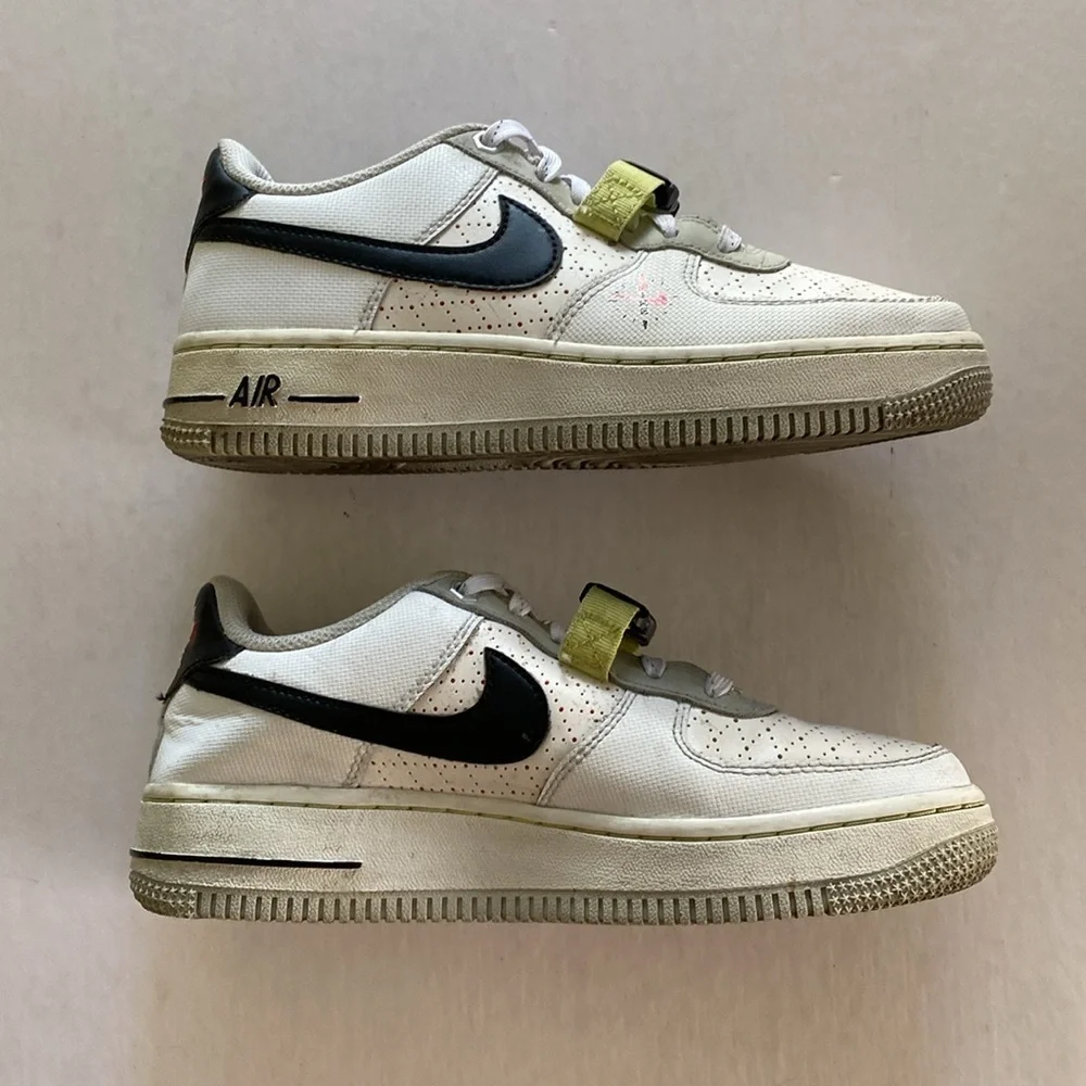 NIKE Air Force 1 Low LV8 DC2532-100 Sneakers Size 4Y